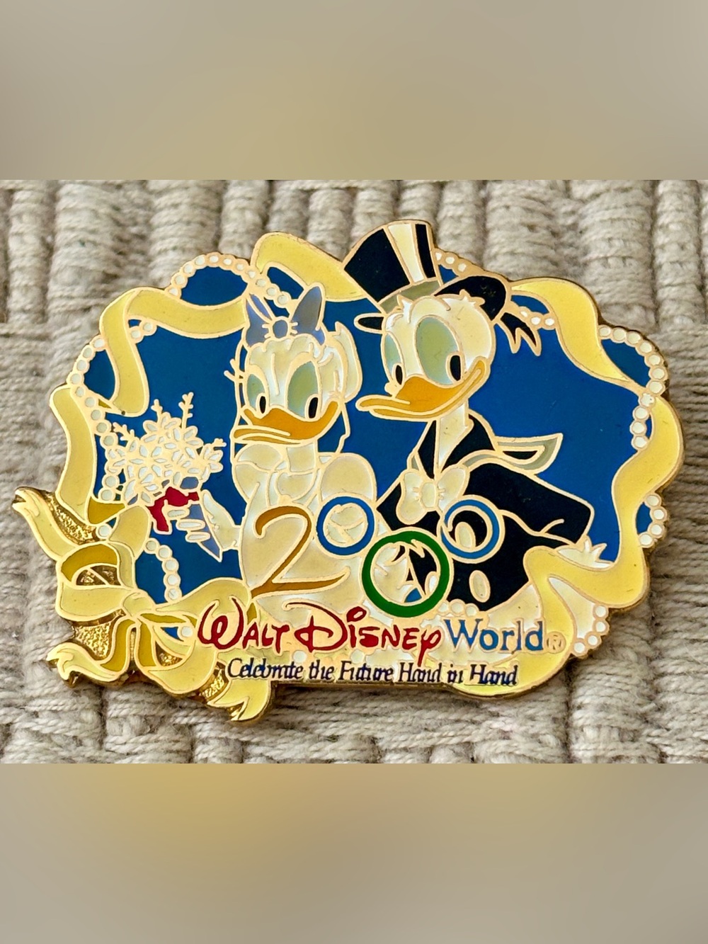 DISNEY 2000 LE 10000 WDW Donald & Daisy Duck Millennium Wedding Series Pin